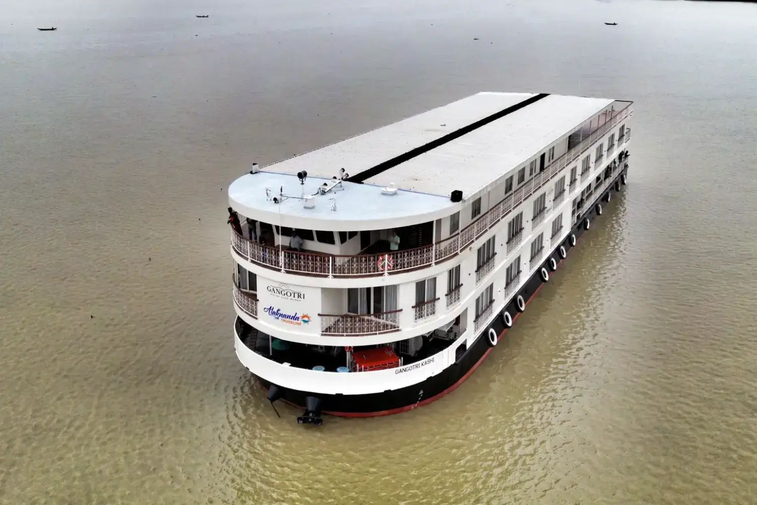 Gangotri Flotel – A Luxury River Stay in Varanasi