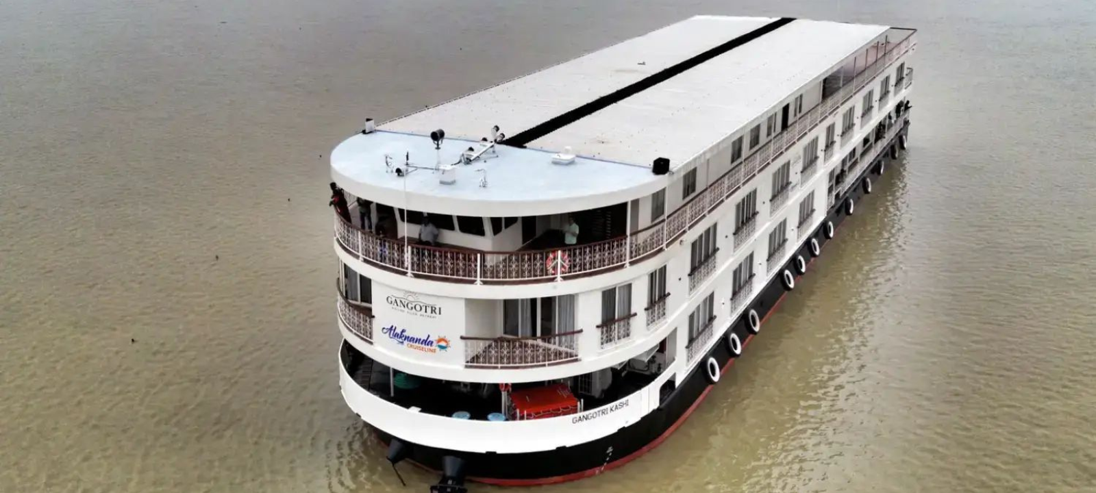 Gangotri Flotel – A Luxury River Stay in Varanasi